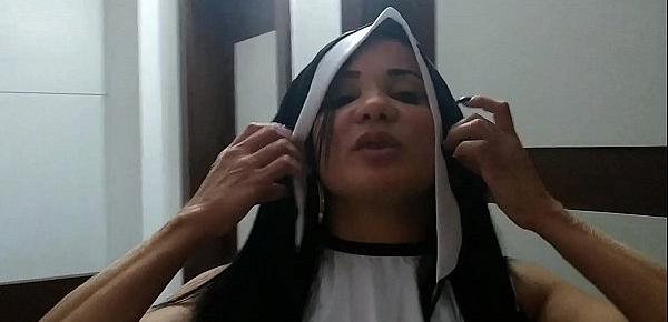  Paródia. Freira Bianca confessa seus pecados no microfone do Padre Fava de Mel tudo isso porque nasceu num convento  .veja completo em.xv red .